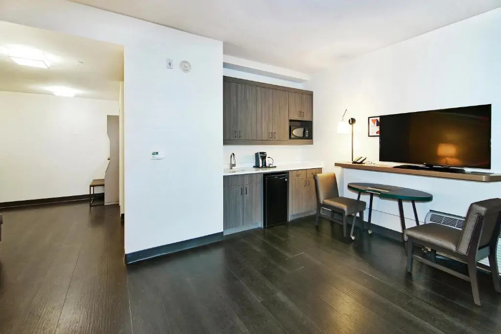 Holiday Inn Hotel & Suites - Calgary Airport North by IHG