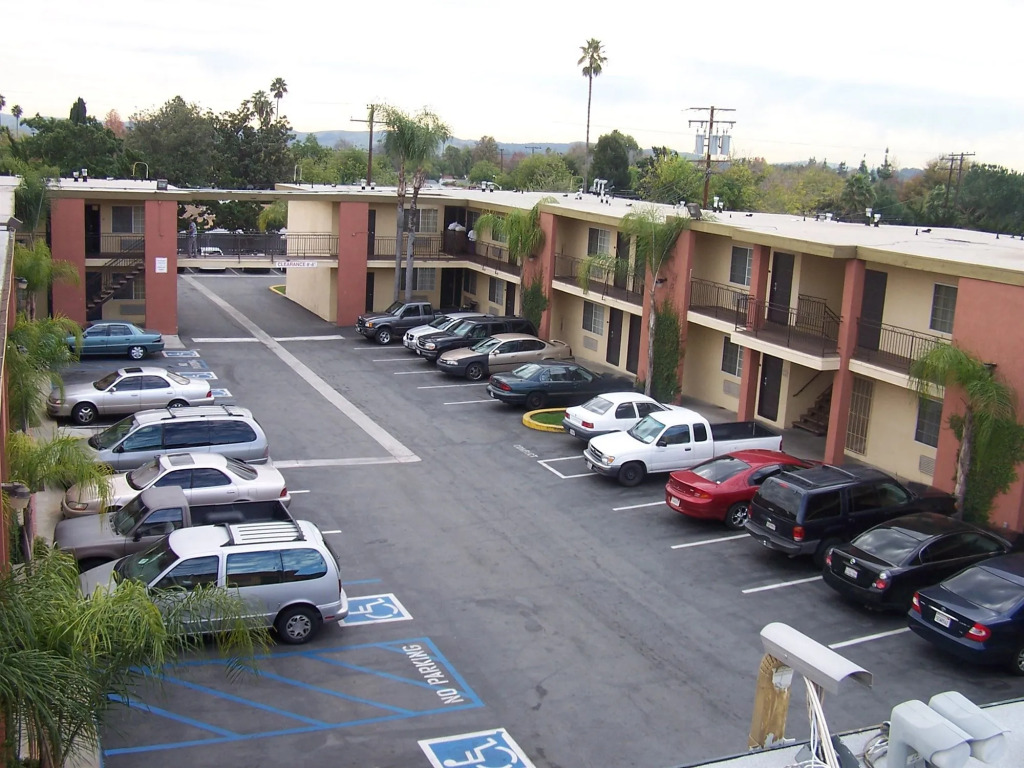 American Inn & Suites