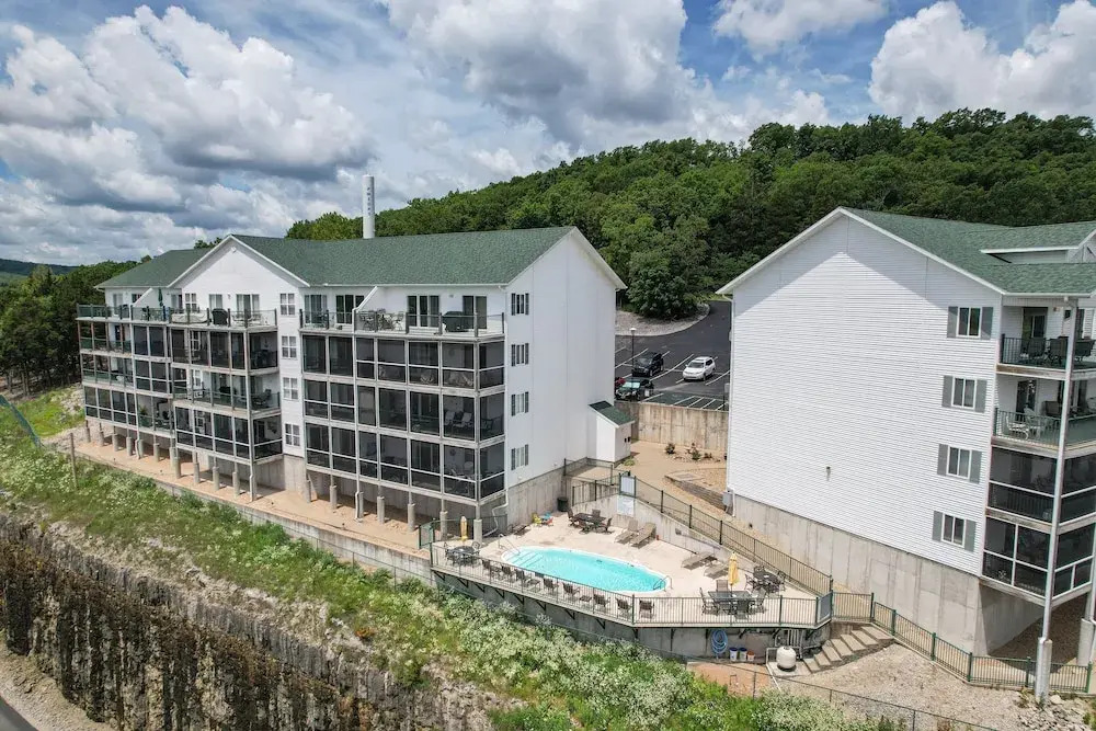 Steps to Water, Serene View, Updated Condo Family Fun w/ 3 Pools in Camdenton