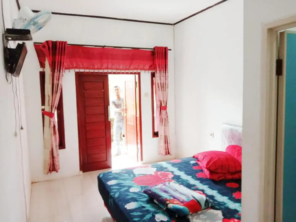 Hotel O Penginapan Putri Asih Sawarna