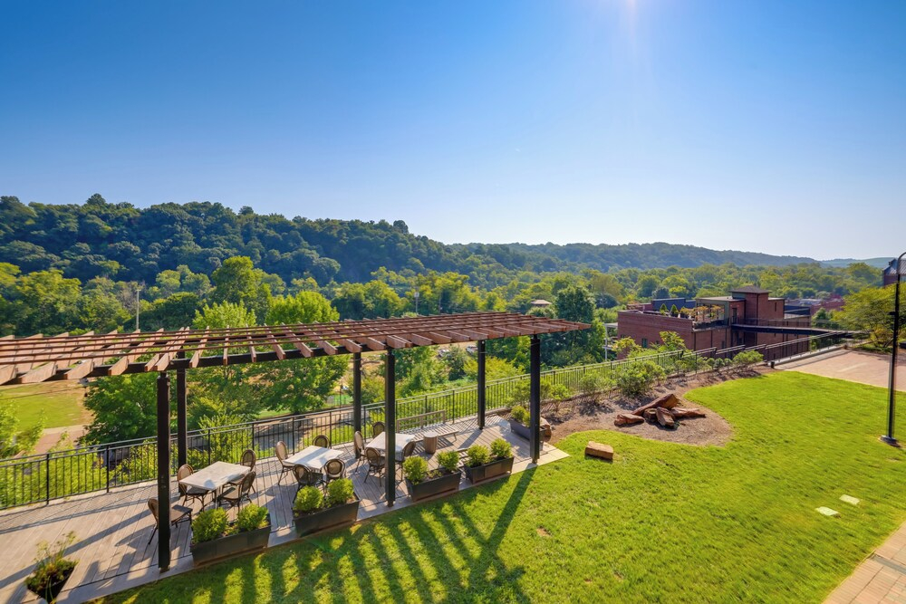 Downtown Lynchburg Condo w/ Balcony: Walk to River