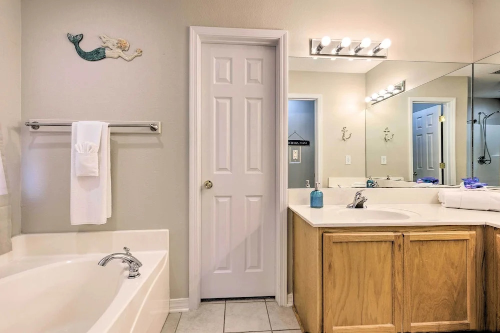 Orange Beach Home w/ Hot Tub < 2 Mi to The Wharf