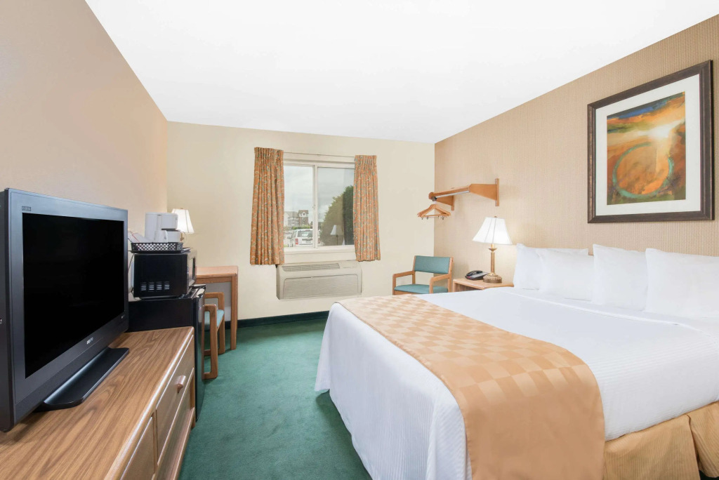 Days Inn & Suites by Wyndham Fargo 19th Ave/Airport Dome
