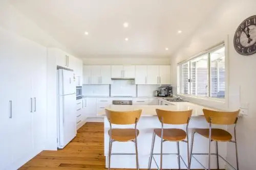 11 Riley St - Stylishly Modern