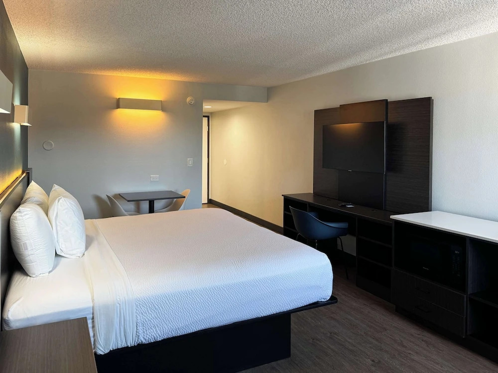 Studio 6 Suites Carson, CA