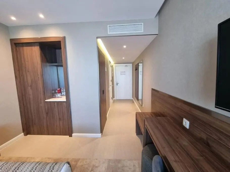 Leo Group BEST STUDIO 2509 Alliance Palace