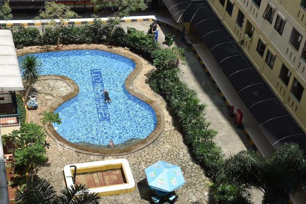 Homey and Simply Studio Room at Kebagusan City Apartment