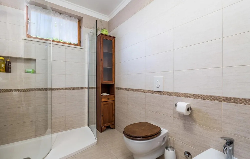 Stunning Home in Ika With 4 Bedrooms and Wifi