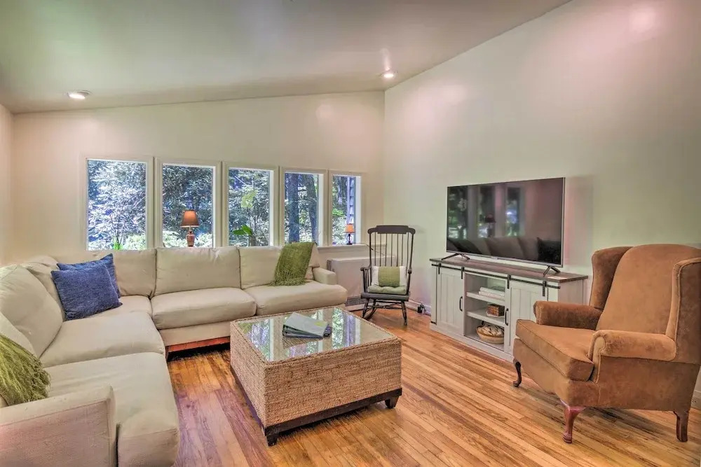 Boone Cottage w/ Fire Pit & On-site Creek!
