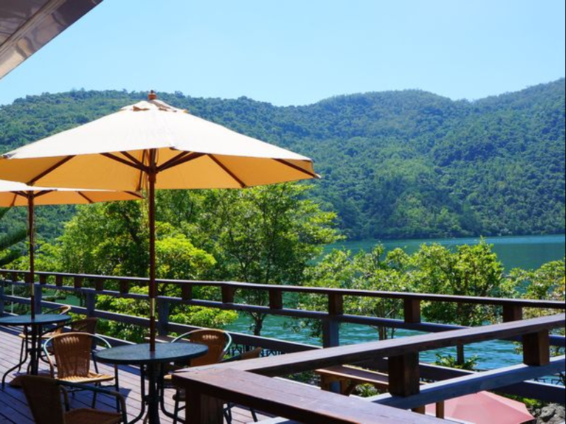Lake-House Resort