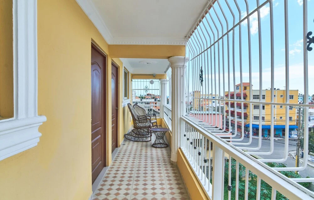 1 Bedroom Apartment Free Wired & Wireless Internet