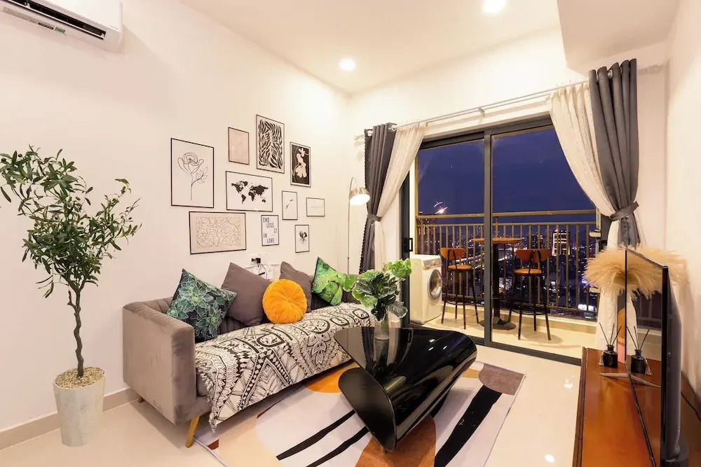 Soho Residences & Hotel - Ben Thanh Market, Bui Vien Walking Street & SG Historical Vibe