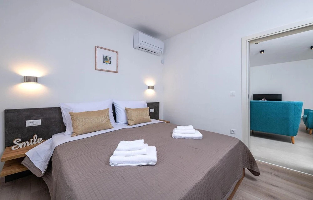 Amazing Home in Manjadvorci With Outdoor Swimming Pool, Wifi and 3 Bedrooms