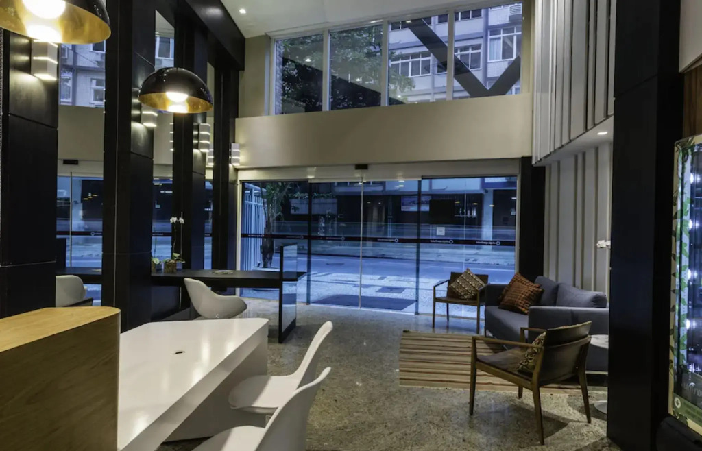 Apartamento Com Serviços A 300 Metros Do Mar