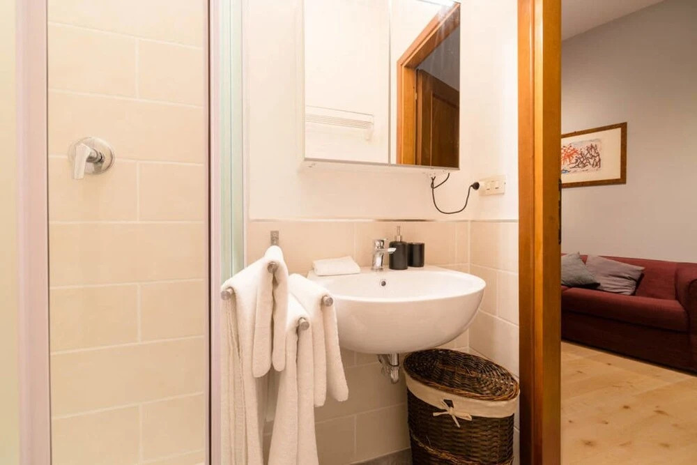 Cosy 1 Bed Flat With AC in San Giovanni, Serviced by Hostmaker