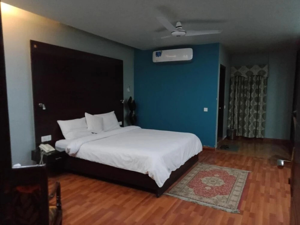 Hira Guest House