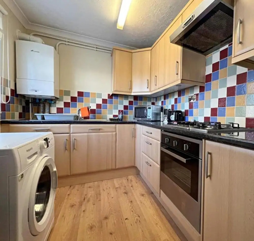 1 Bed Apartment, Sleeps 2, Free Parking, Tv