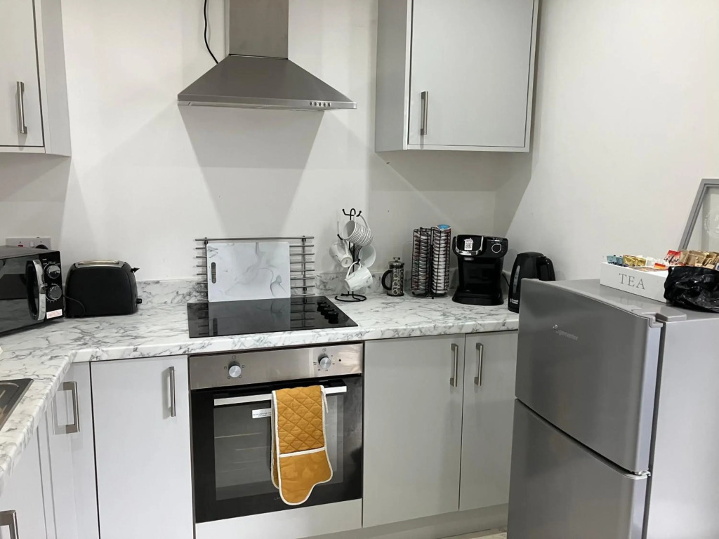 Spacious 2 Bed apartment - Sleeps 6 - Burnham Village