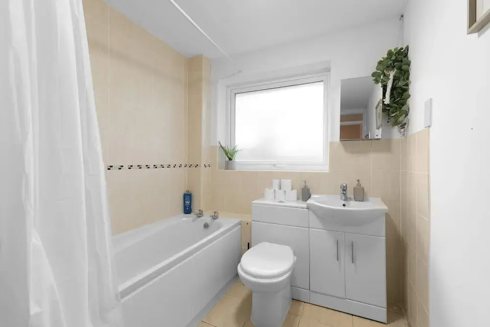 Modern 2 Bedroom Apt in Broadlands Court