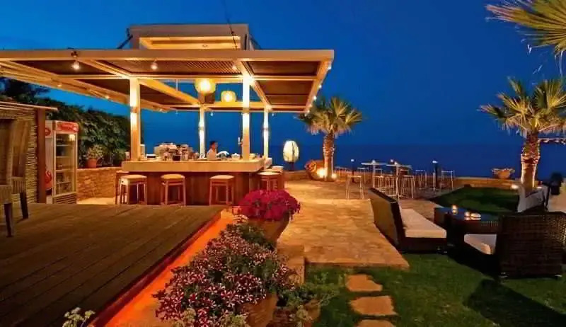 Cavo Seaside Suites