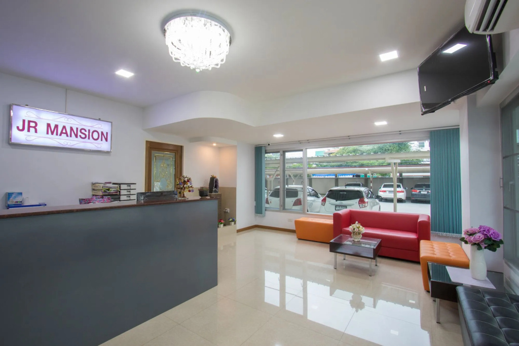 Jr Mansion On Nut Soi 25