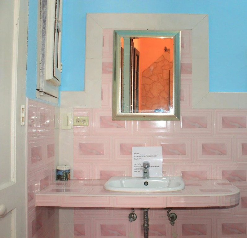 Colonial Hostel House in Havana's heart