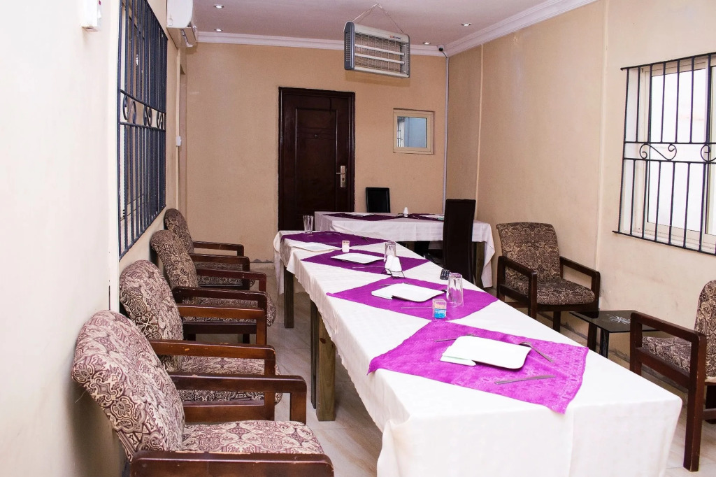 Maxton Suites Magodo