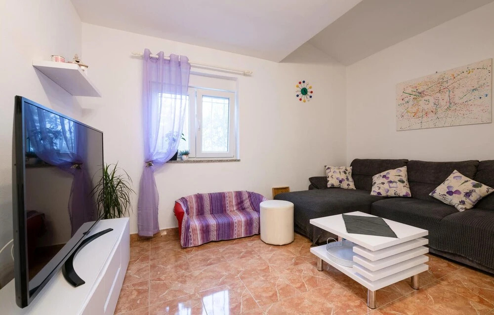 Cozy Home In Marcana With Wifi