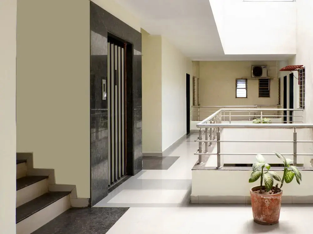 OYO 2453 Hotel Mangesh Plaza
