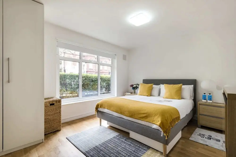 Bright and Spacious Philbeach Garden Apartment