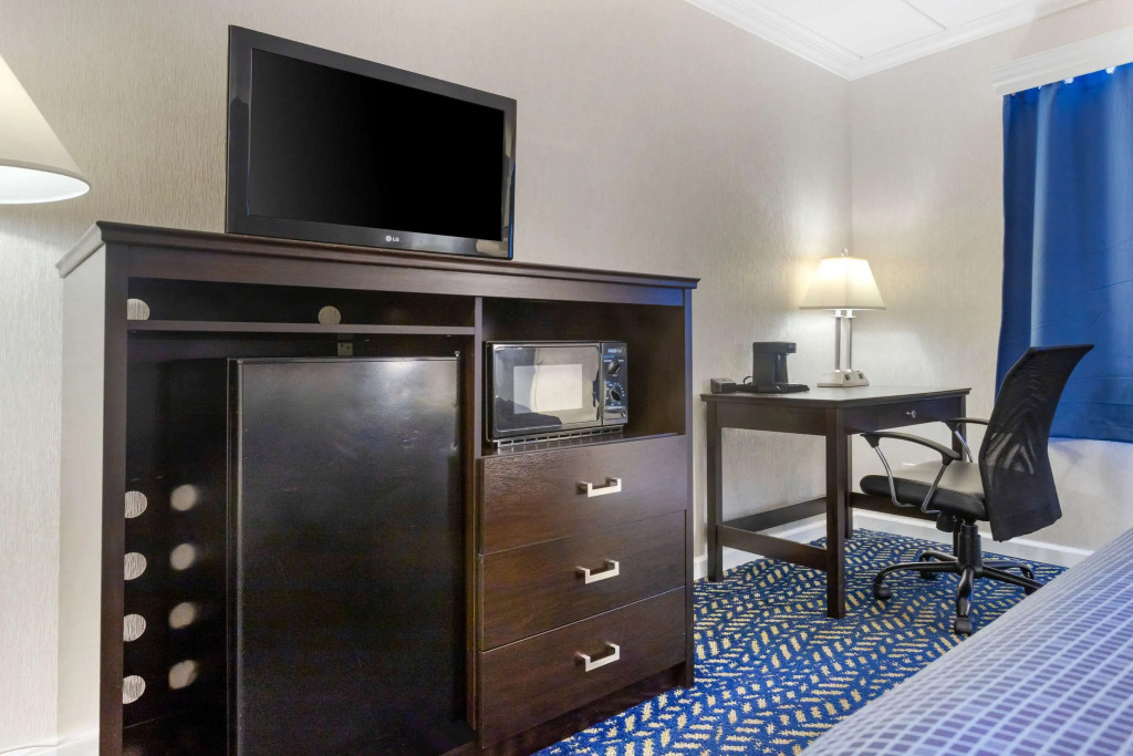 Econo Lodge Hicksville - Long Island