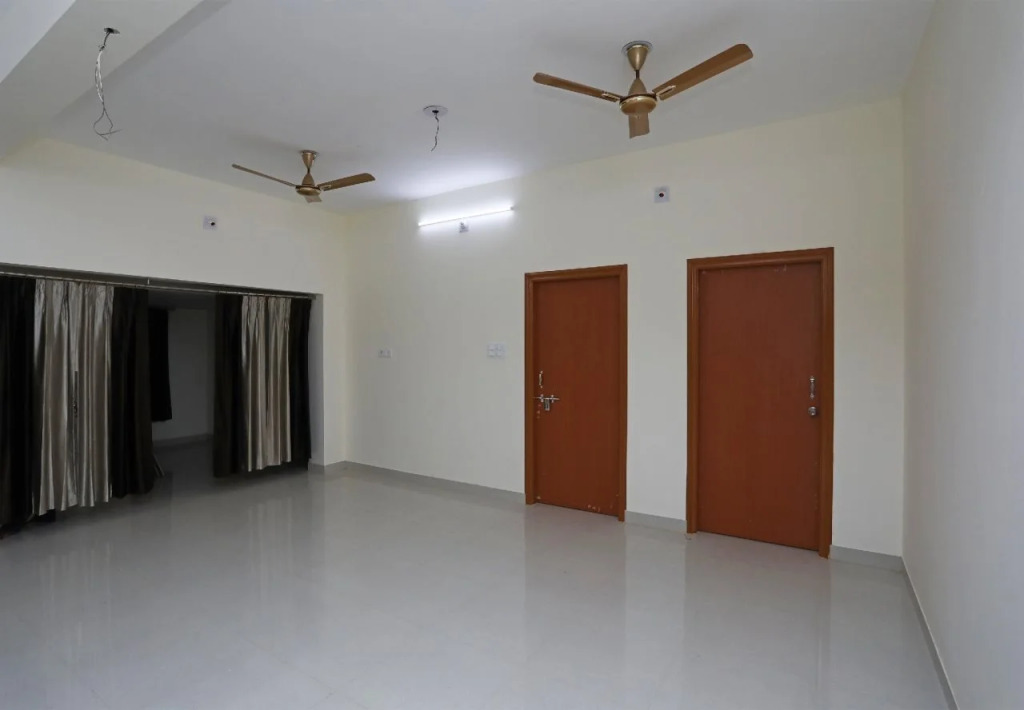 Oyo 15204 Sai Corporate Inn