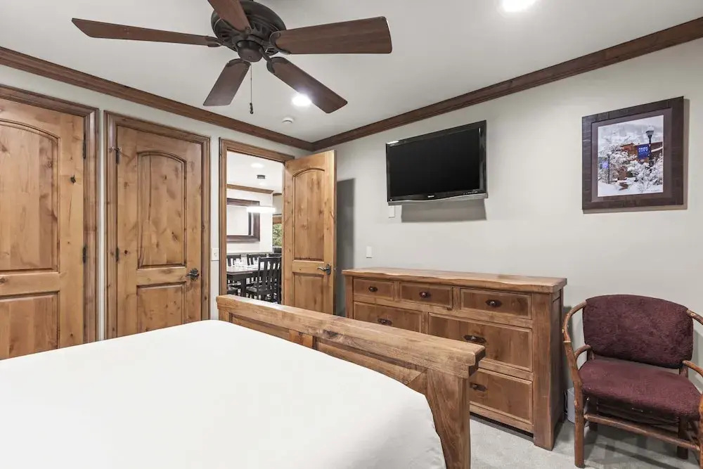 Snow Flower 071 3 Bedroom Condo by RedAwning