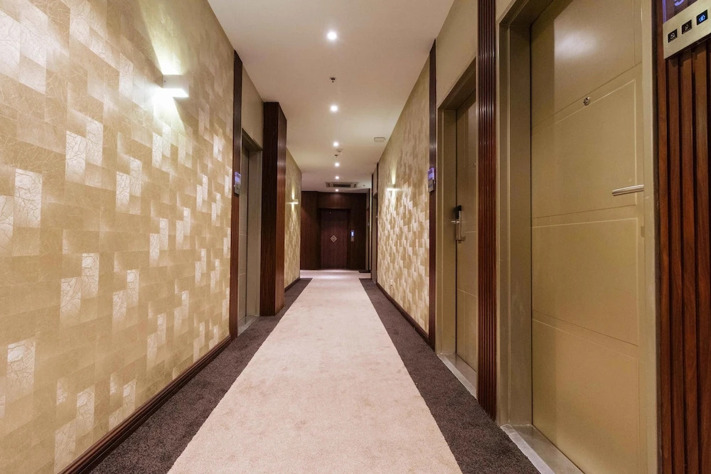 RedDoorz Premium @ South Triangle Quezon City