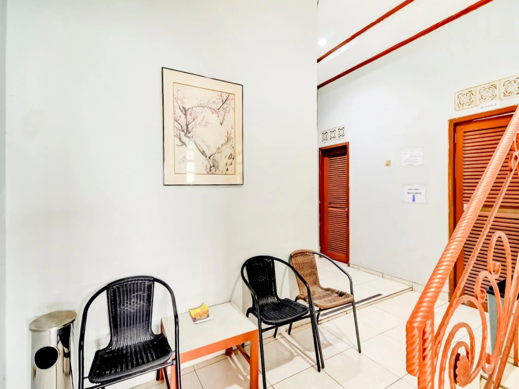 OYO 90048 Teratai Bekasi Guesthouse