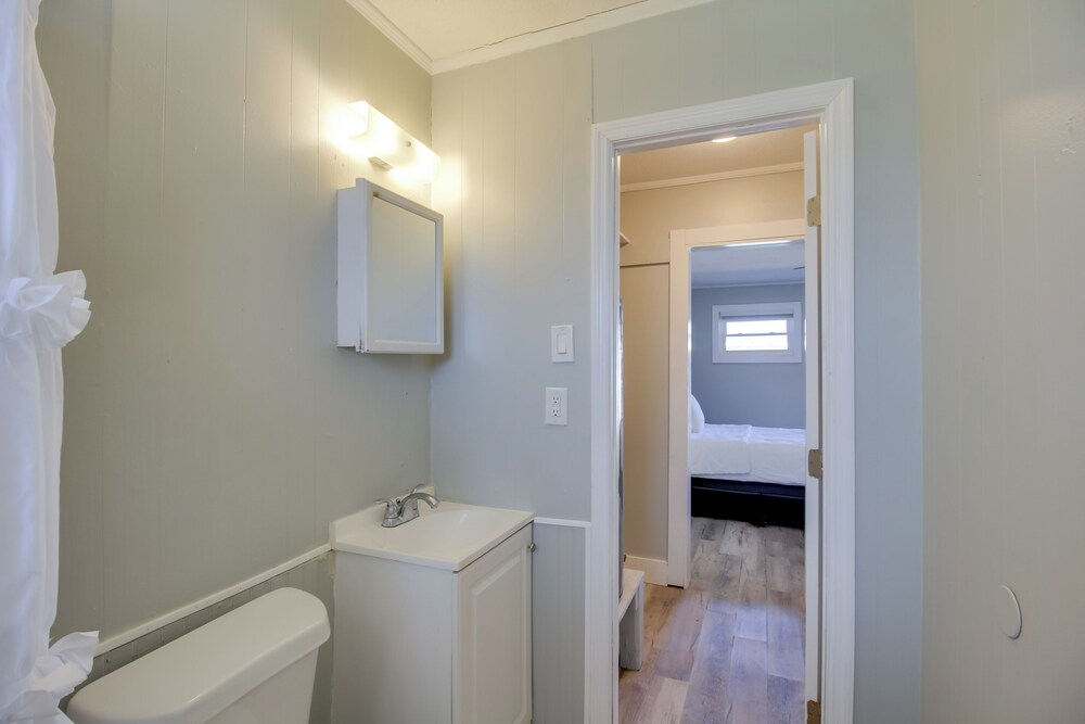 Huntsville Studio w/ Workspace Near Downtown