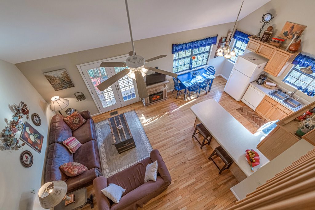 Gatlinburg Getaway Cute Cabin with Mountain Views