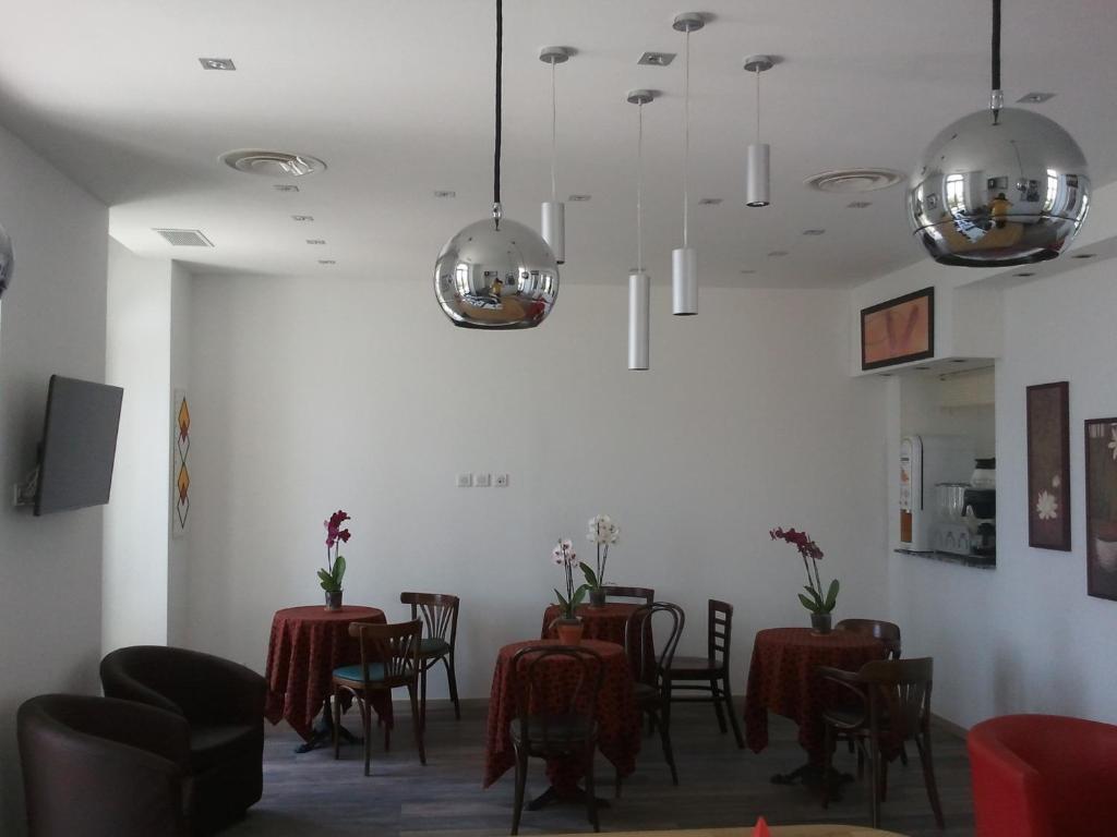 Hotel Flots dAzur Promenade des Anglais