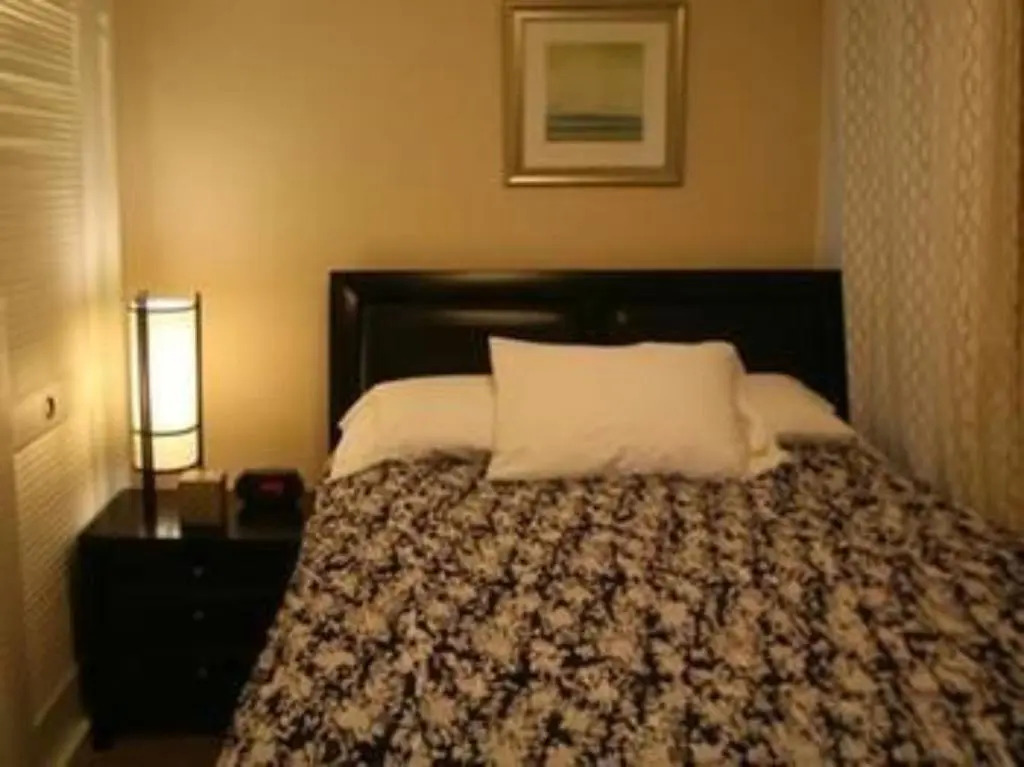 The Roscoe Village Guesthouse