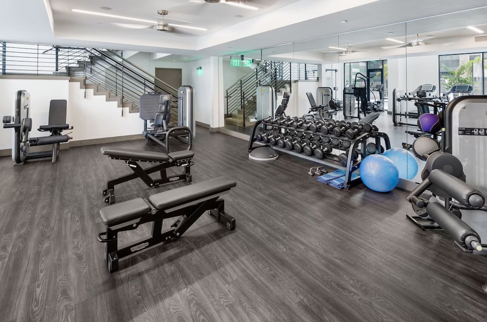 Virelli Apartments Upscale King Suite in the Heart of Orlando w Pool