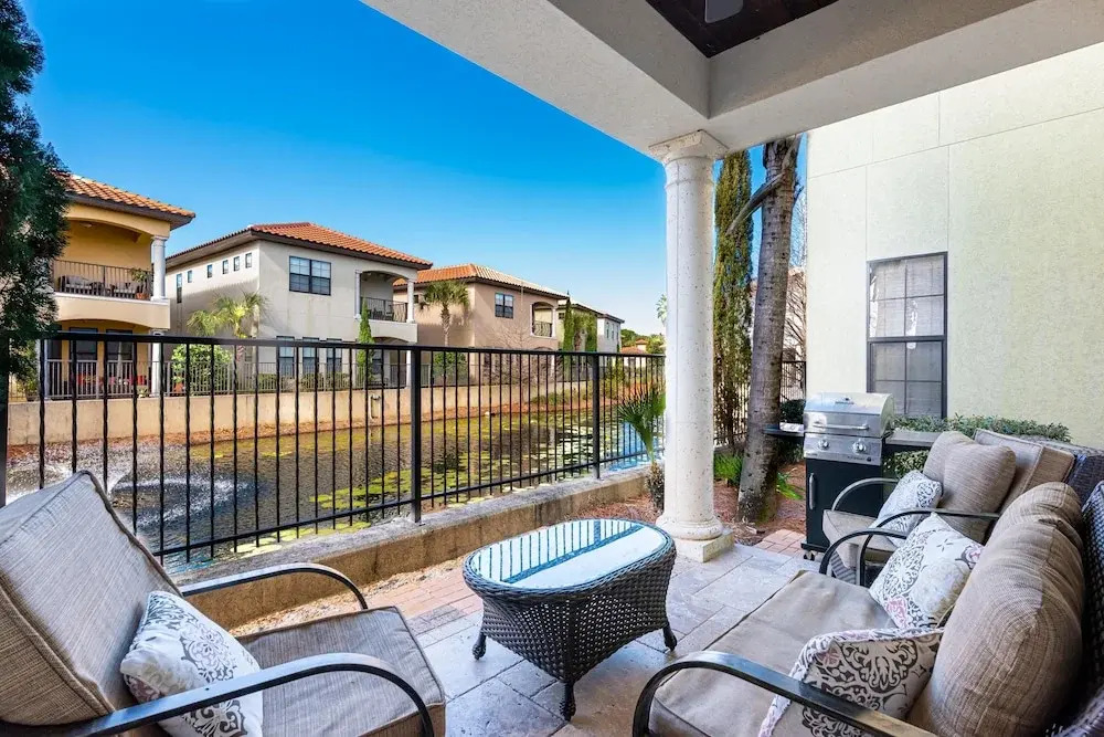 Villa Lago 1975 S2G 4BR 4BA 10