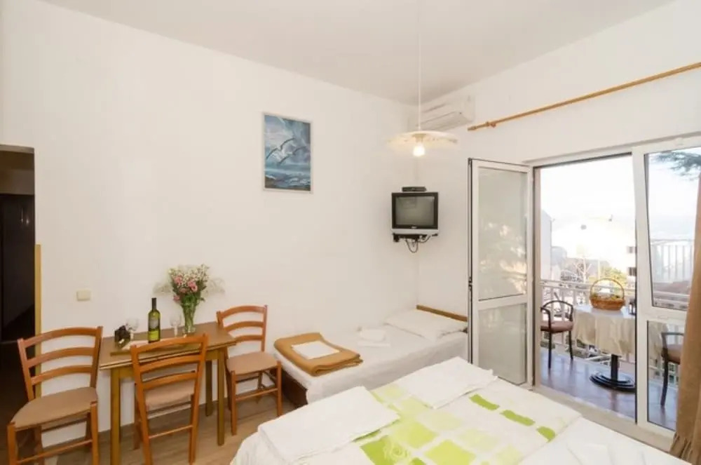 Pavo - Comfortable With Parking Space - SA4