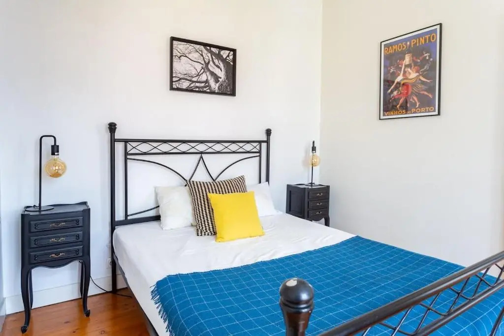 Bright 2 bedroom Apt 100m from Av. Liberdade