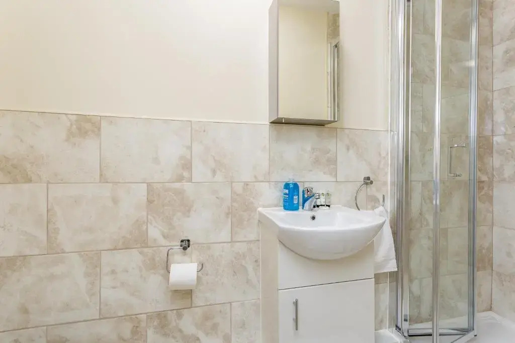 St Marys Modern Central Huge Studio Apartments