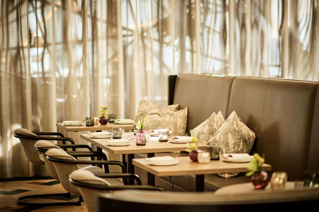 Daxton Hotel Birmingham, Curio Collection by Hilton