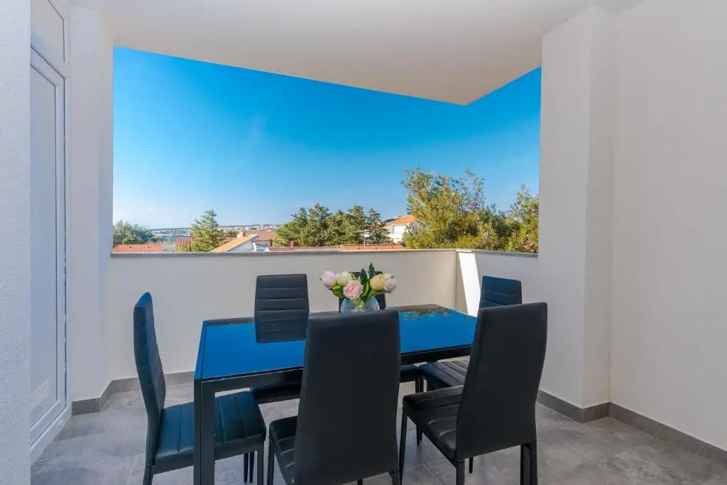 Pasko 3 modern furnished ap for 7