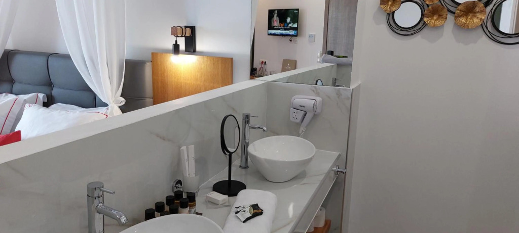 Cavo Orient Beach Hotel & Suites