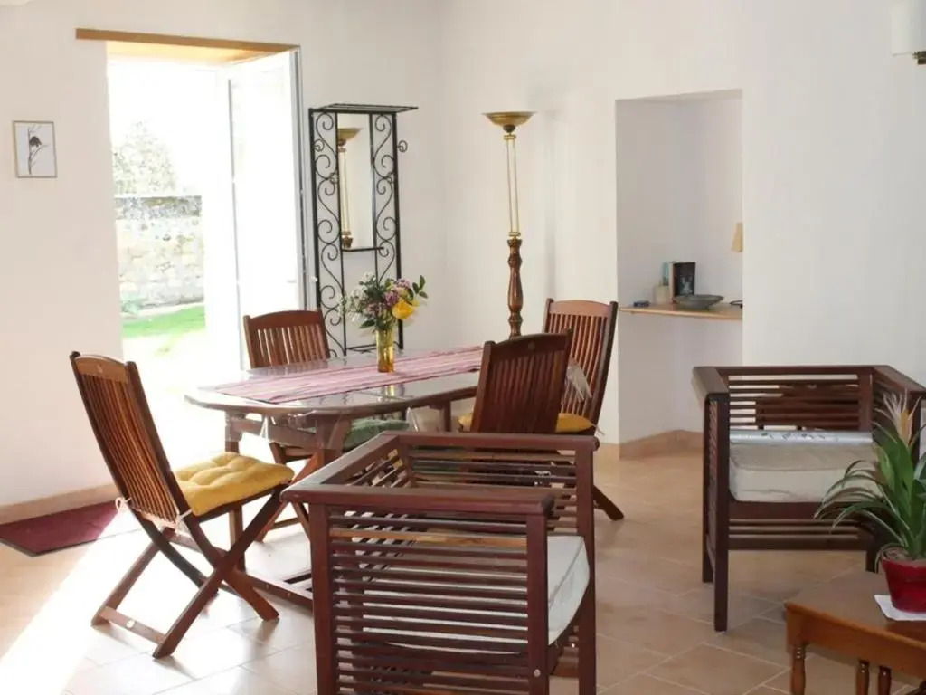 Gîte cosy en tuffeau, rénové, au cœur de la Touraine, proche châteaux, cour privative, vélos, non-fumeur - FR-1-381-209