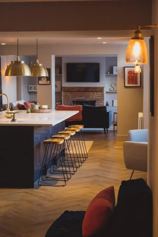 Luxury House Sleeps 14 With Secret Bar Near Bath