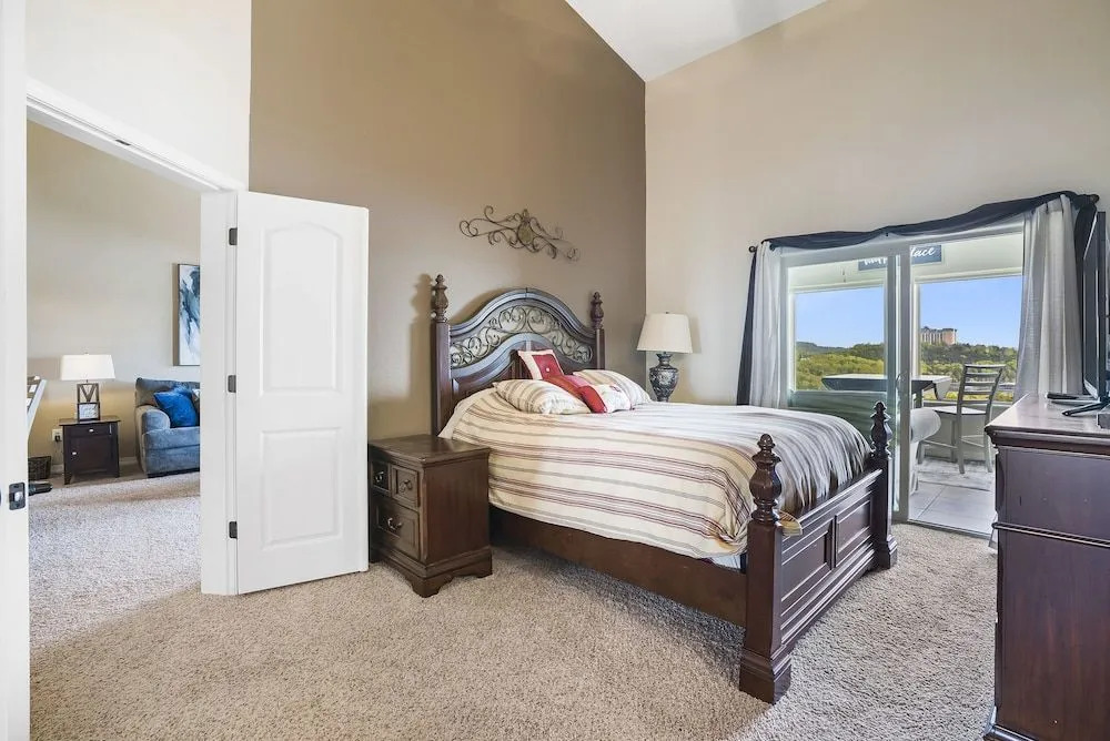 Happy Place Condo - Stunning Table Rock Lake Views